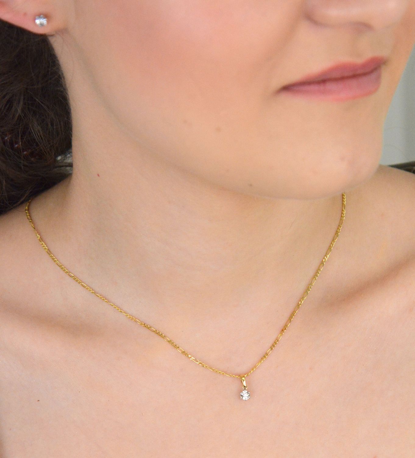 Złota zawieszka 585 z Diamentem w oprawie z białego złota 0,04ct 0660027076 HSI Złota zawieszka wykonana z 14- karatowego złota z  diamentem o masie 0,05 ct, barwie H i czystości SI. 1.jpg